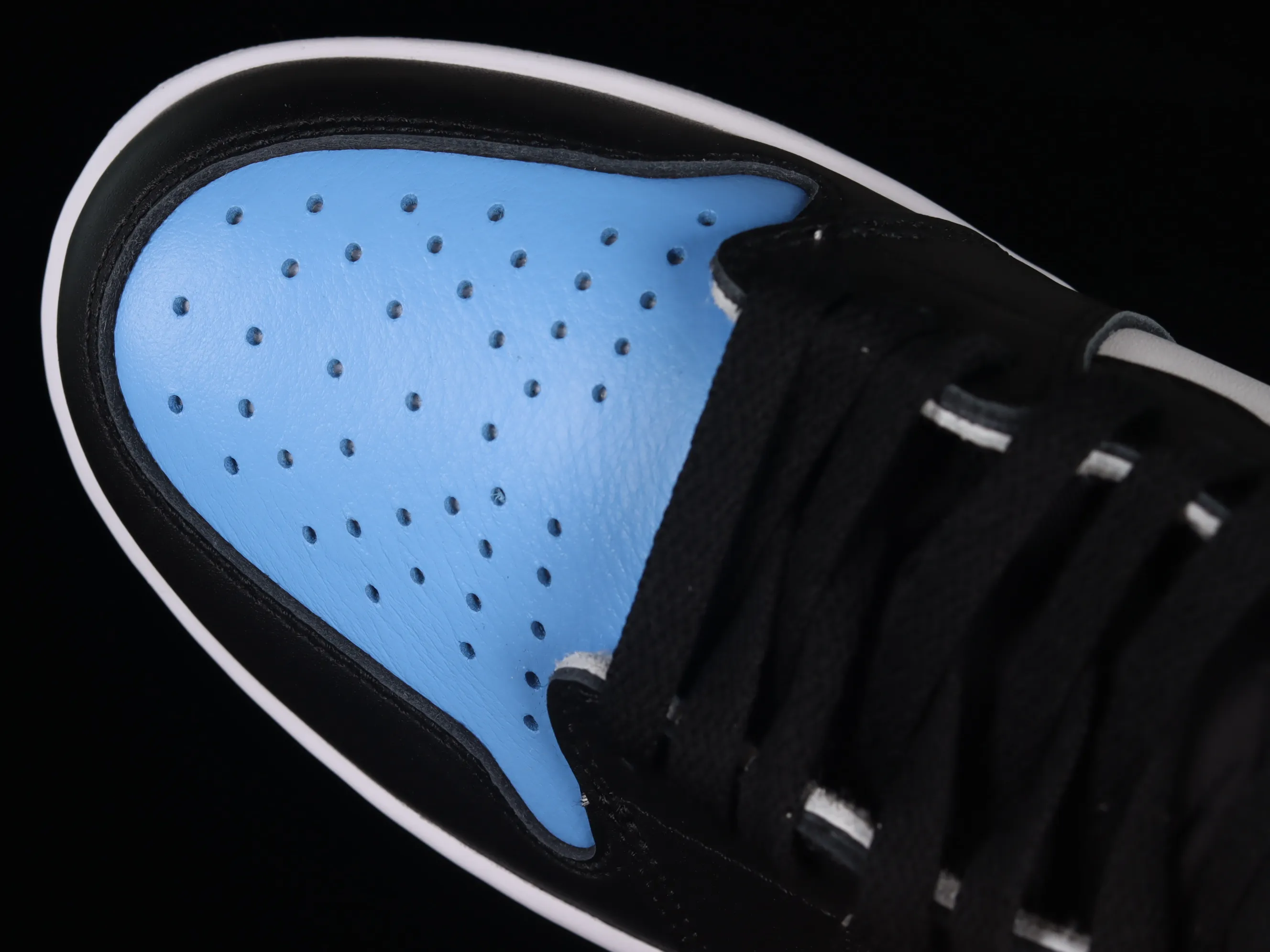 All categories Air Jordan Jordan series basketball shoes Air Jordan 1 High X version Air Jordan 1 High OG "UNC Toe" AJ1 Joe 1 black and blue toe DZ5485-400